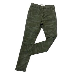 New Social Standard by Sanctuary Camo Green High Rise Skinny Jeans Size 6